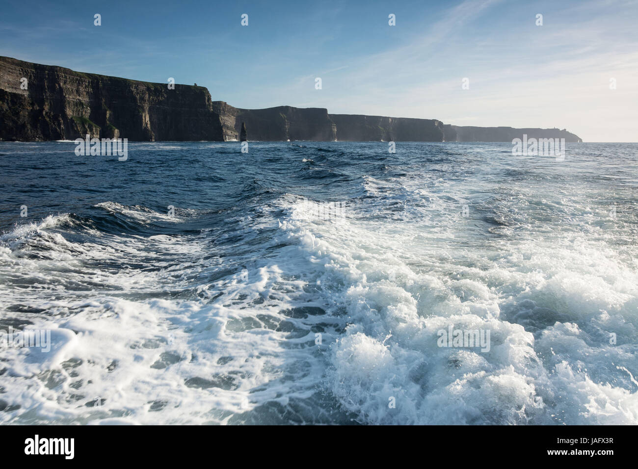 Vues épique des falaises de Moher dans le comté de Clare en Irlande. L'Irlande est l'attraction touristique numéro 1. belle campagne irlandaise pittoresque le long du paysage Banque D'Images