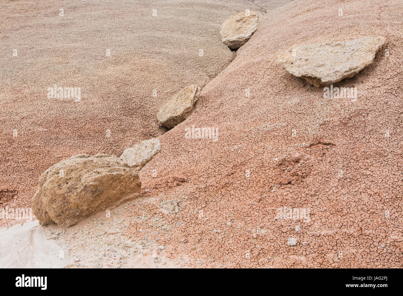 Rocheuses et sur les collines de bentonite, Cathedral Valley rock couleur strates et formations du Cainville Wash dans Capitol Reef National Park Banque D'Images