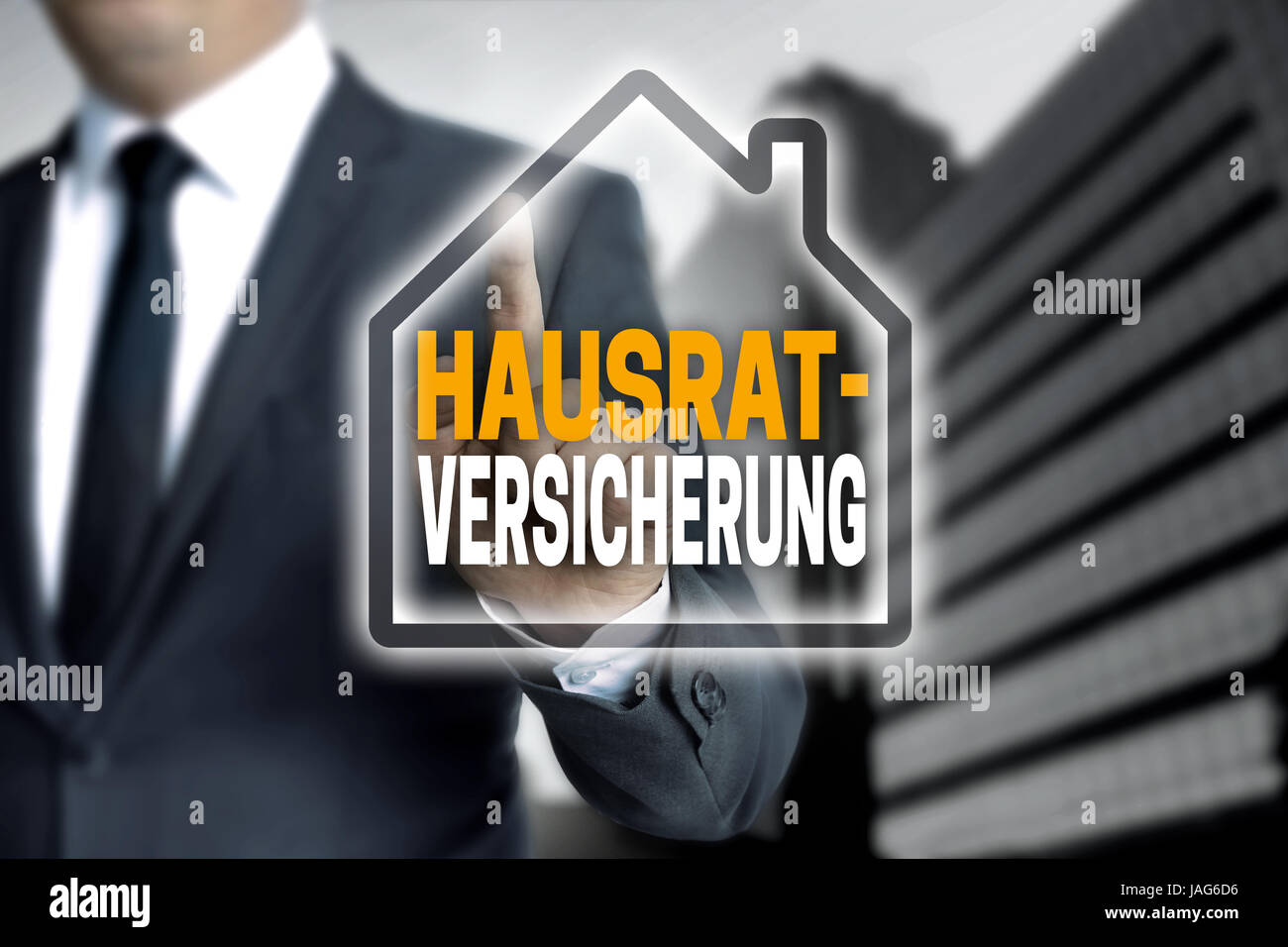 (Hausratversicherung en allemand l'assurance ménage) écran tactile est exploité par un homme d'affaires. Banque D'Images