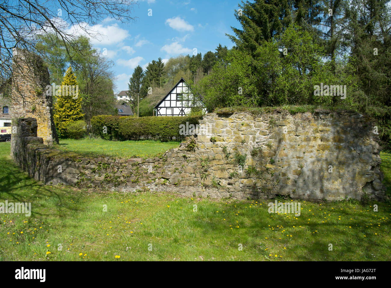 Deutschland, Nordrhein-Westfalen, Rhein-Sieg-Kreis, Ruppichteroth, Burgruine Herrenbröl Banque D'Images