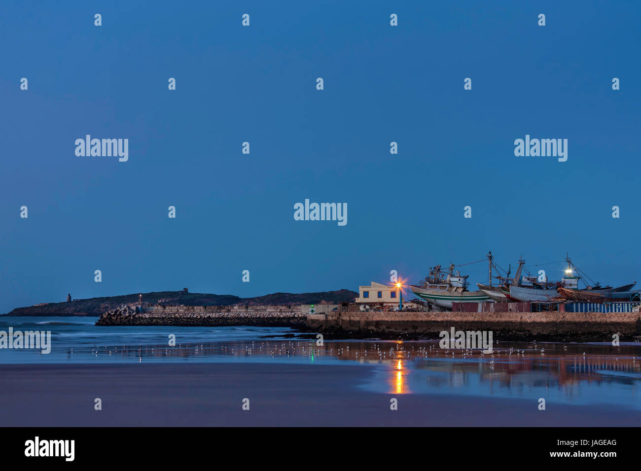 Port d'Essaouira avant le lever du soleil, le Maroc. Banque D'Images