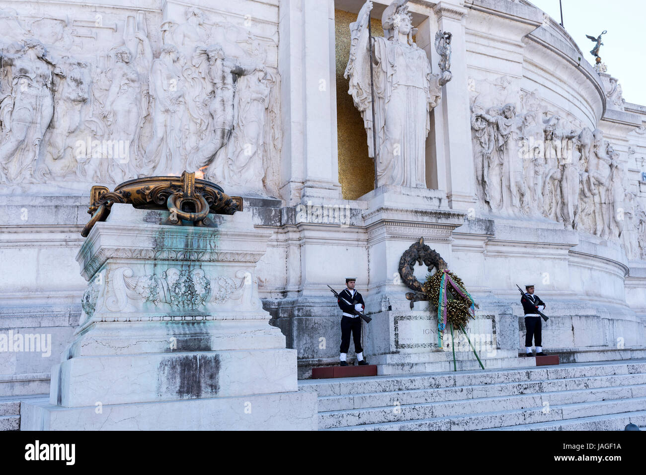 La relève de la garde sur la Tombe du Soldat inconnu,Altare della Patria, Rome, Italie Banque D'Images La relève de la garde sur la Tombe du Soldat inconnu,Altare della Patria, Rome, Italie Banque D'Images