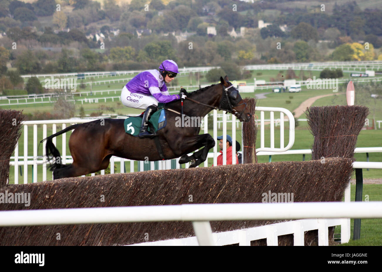 Jump jockey racing courses à Cheltenham Banque D'Images