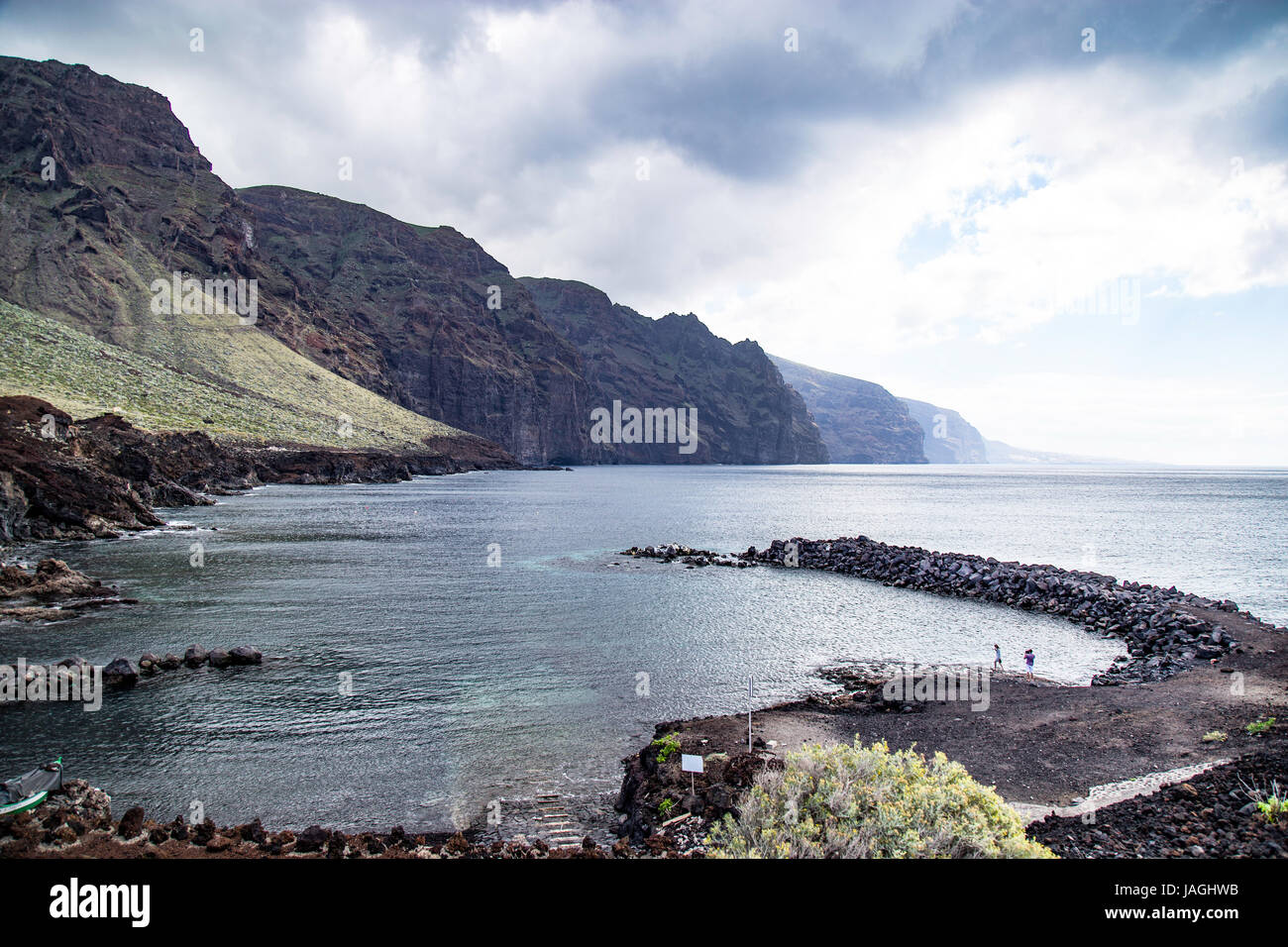 Punta Faro del Teno, Tenerife - roches volcaniques et les paysages de l'océan Atlantique par le phare, Tenerife Banque D'Images
