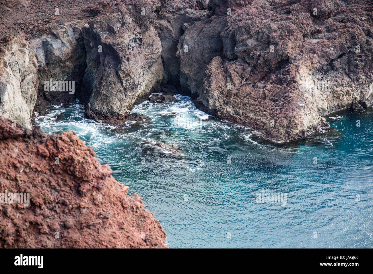 Punta Faro del Teno, Tenerife - roches volcaniques et les paysages de l'océan Atlantique par le phare, Tenerife Banque D'Images