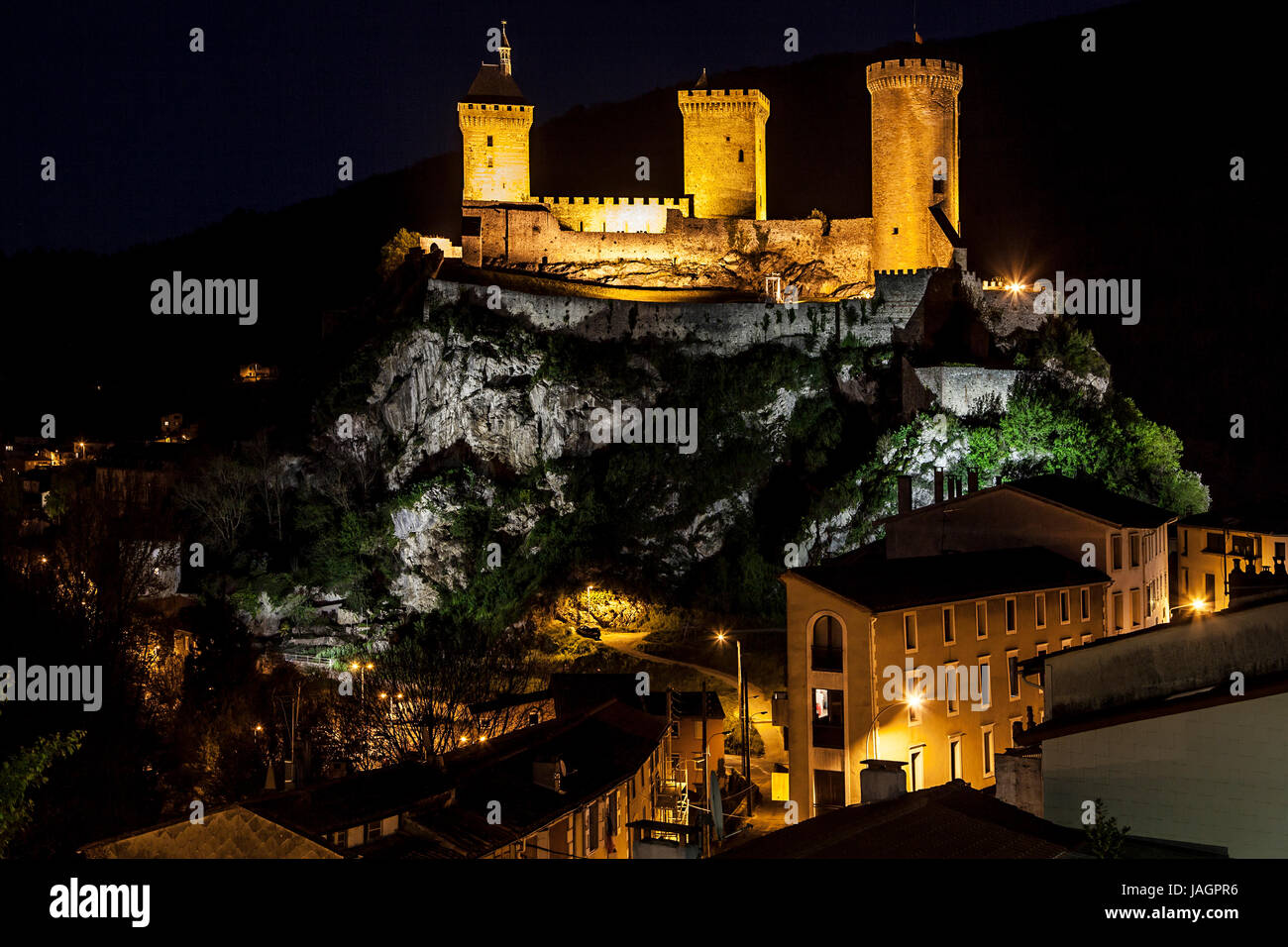 Vue de la nuit de Foix, Occitanie, France. Banque D'Images