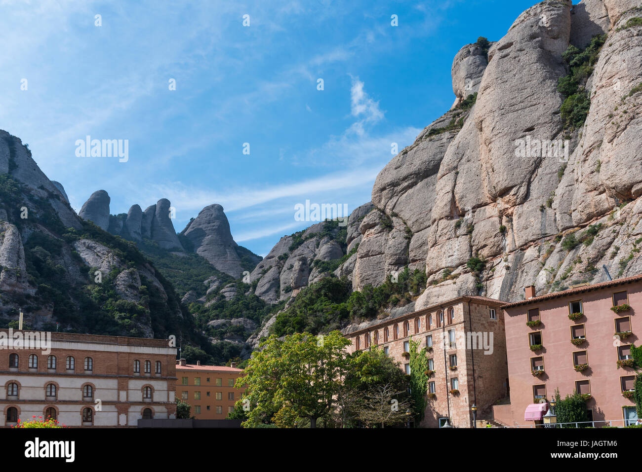 Vue des montagnes à l'extérieur de Santa Maria de Montserrat, Montserrat, Barcelone, Espagne Banque D'Images