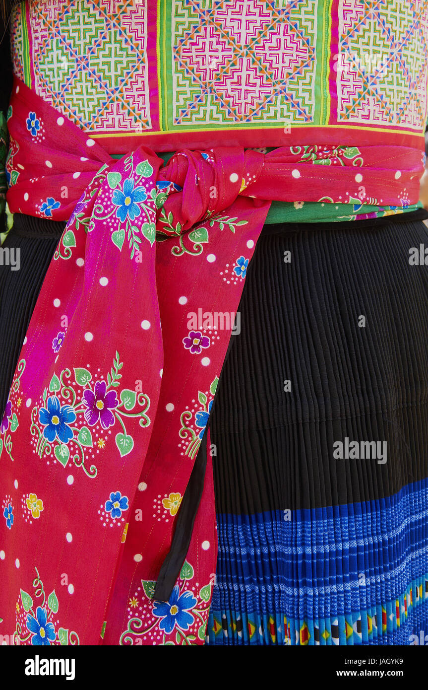 Laos,province de Luang Prabang, ville de Luang Prabang,Nouvelle année,fête Hmong,jeune femme en vêtements traditionnels,medium close-up,détail, Banque D'Images