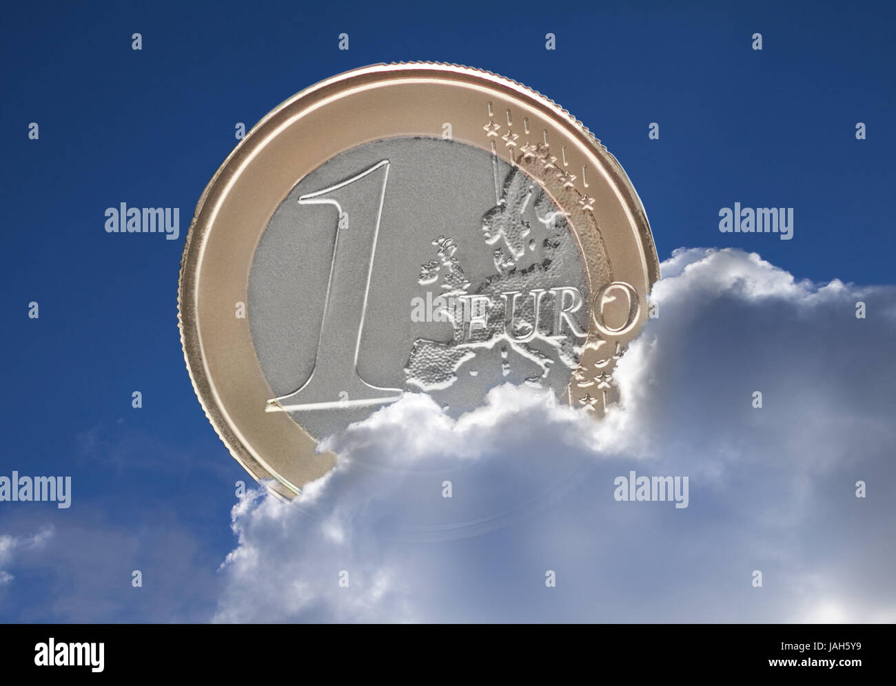 Le ciel,1 euro de coin,nuages,euro, monnaie euro,de,coin monétaire,argent,coin,l'UE,europe,nuageux,crise,ciel,bleu,l'inflation, la réforme de la monnaie, crise monétaire,infographie,coin de caractère, Banque D'Images