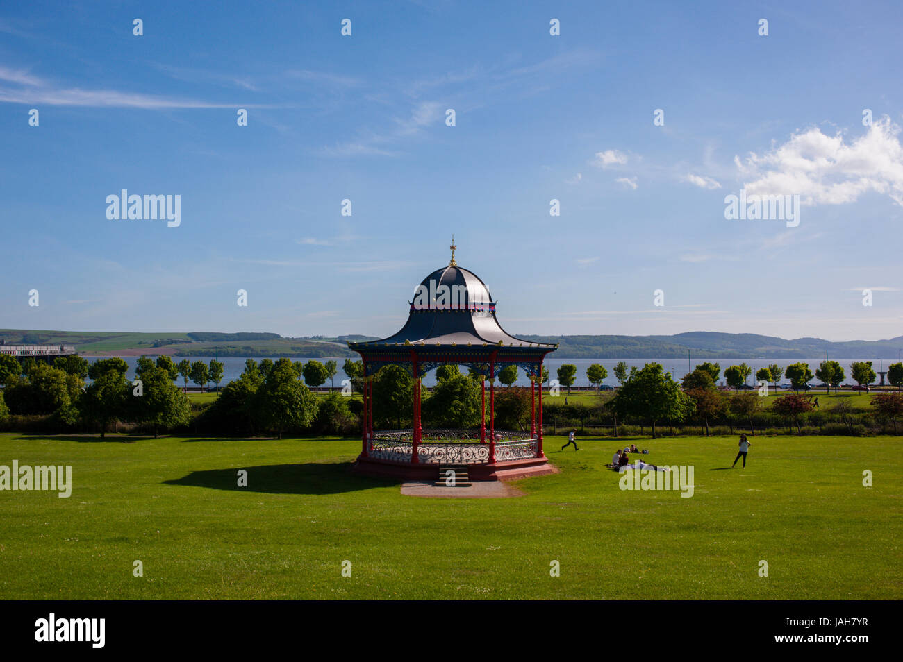 Vert-de-la-Madeleine et Kiosque à Dundee West End. Situé sur la rive nord du Firth of Tay, Dundee est la quatrième plus grande ville d'Ecosse. Banque D'Images