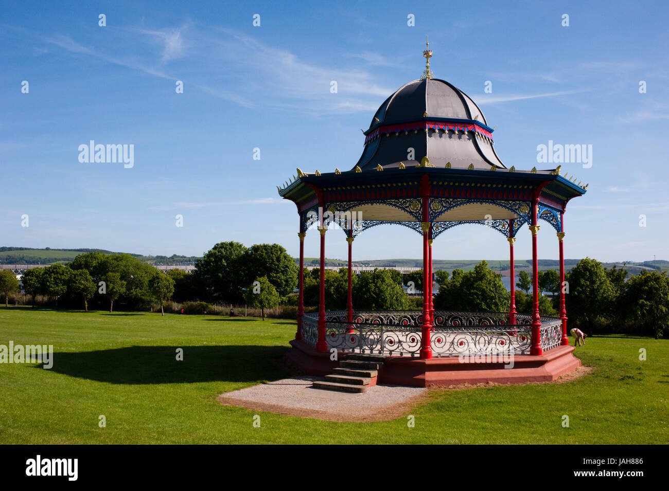 Vert-de-la-Madeleine et Kiosque à Dundee West End. Situé sur la rive nord du Firth of Tay, Dundee est la quatrième plus grande ville d'Ecosse. Banque D'Images