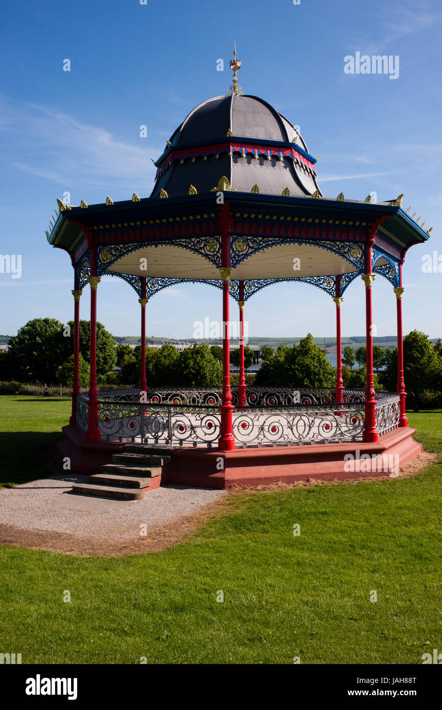 Vert-de-la-Madeleine et Kiosque à Dundee West End. Situé sur la rive nord du Firth of Tay, Dundee est la quatrième plus grande ville d'Ecosse. Banque D'Images