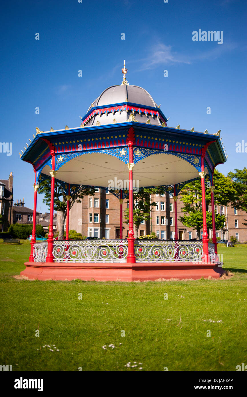 Vert-de-la-Madeleine et Kiosque à Dundee West End. Situé sur la rive nord du Firth of Tay, Dundee est la quatrième plus grande ville d'Ecosse. Banque D'Images