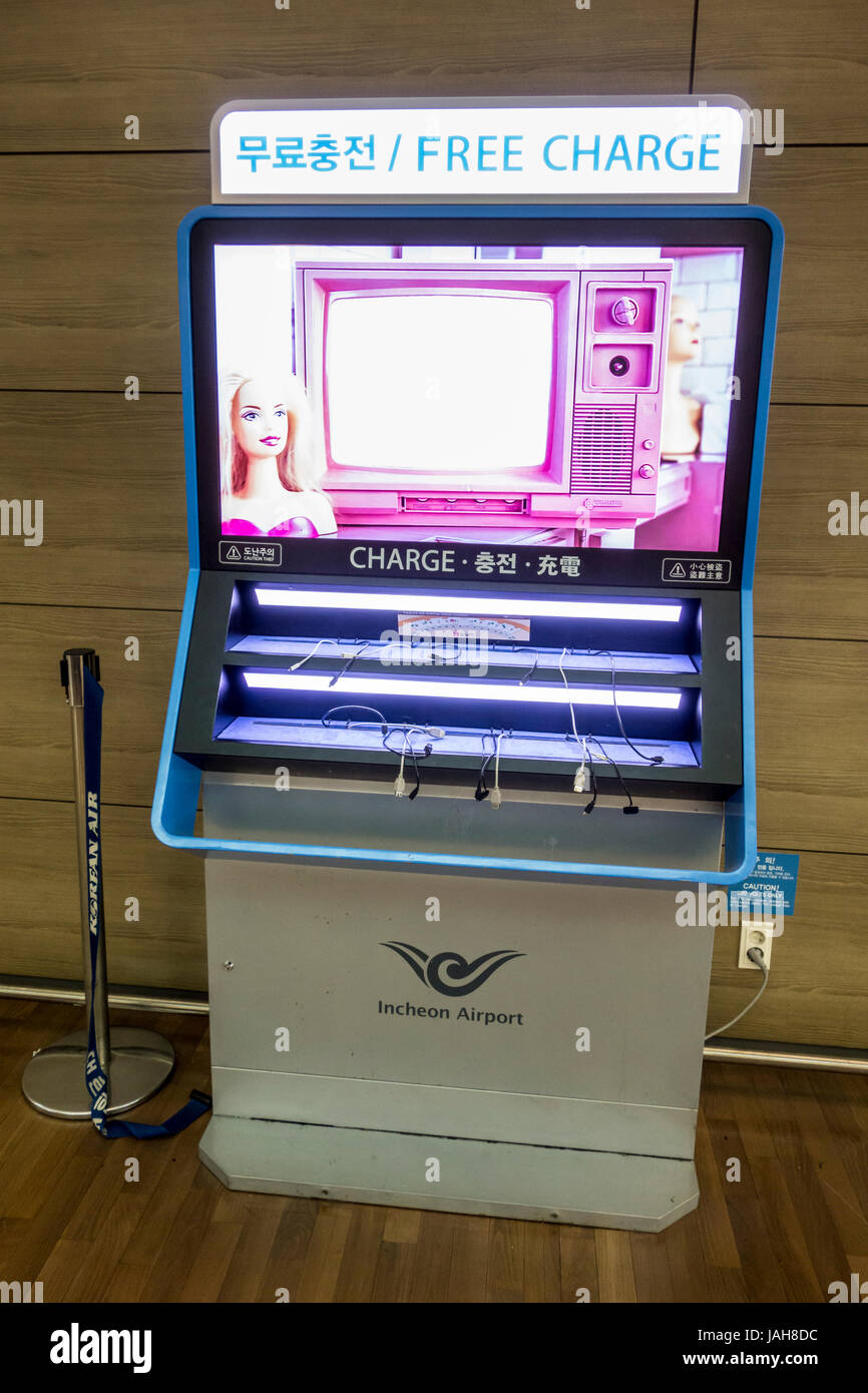 Station de recharge de téléphone mobile à l'Aéroport International d'Incheon disponible pour une utilisation gratuite, Séoul, Corée du Sud Banque D'Images