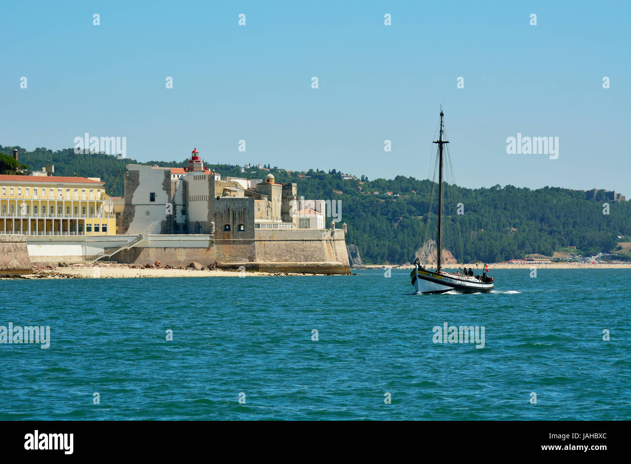 Forteresse Outão face à l'océan Atlantique et le fleuve Sado. Portugal Banque D'Images