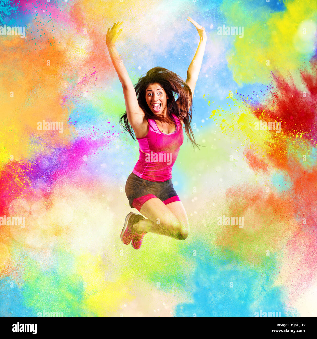 Professeur de fitness saute sur couleurs d'été Banque D'Images