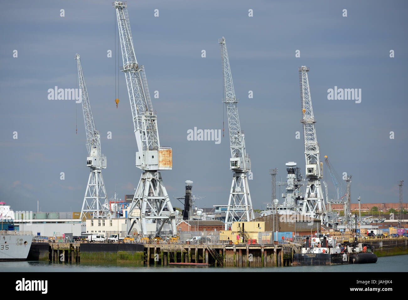 Grues de quais de Portsmouth, Royaume-Uni Banque D'Images