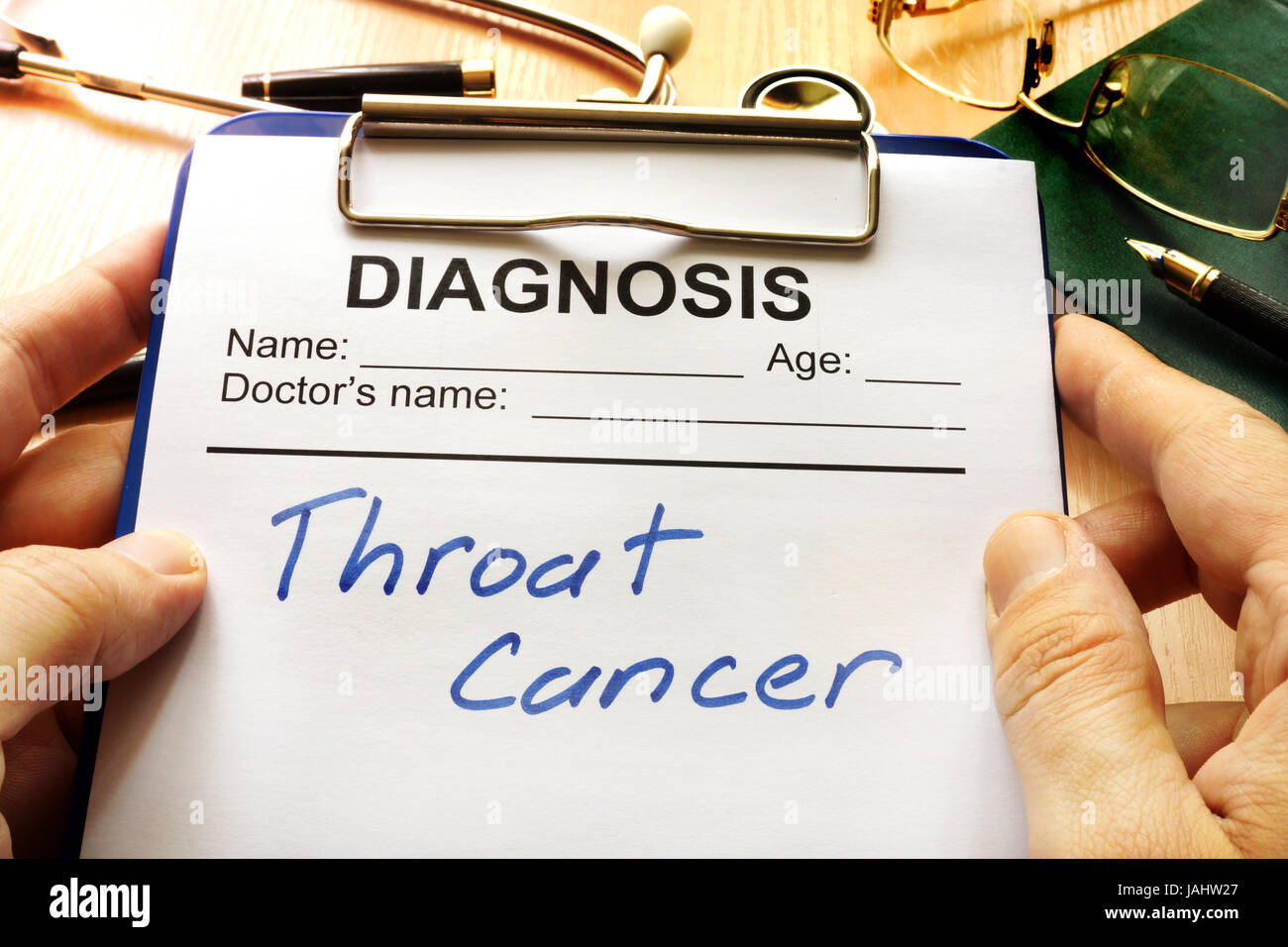 Un formulaire de diagnostic avec des mots un cancer de la gorge. Banque D'Images