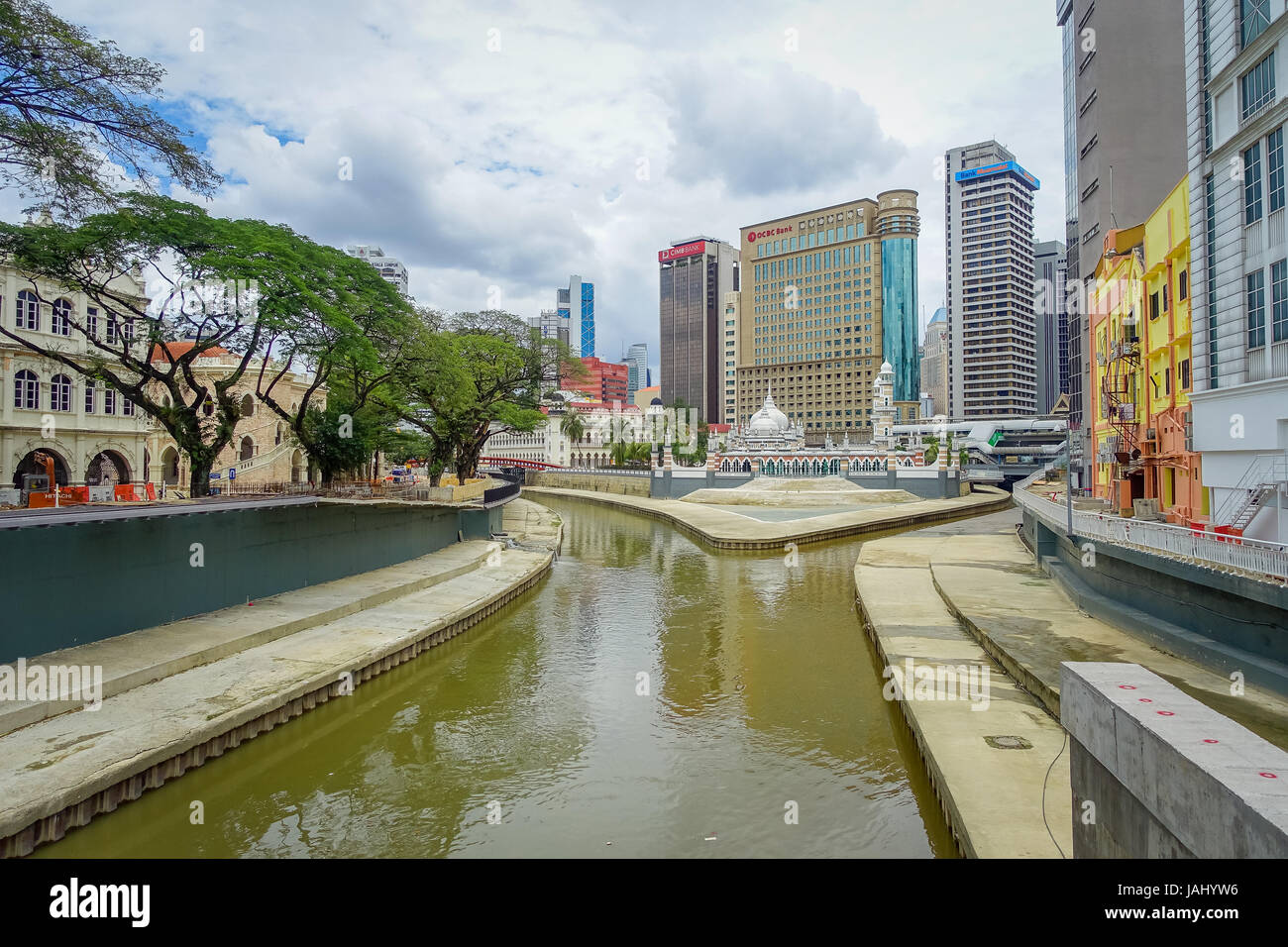 Kuala Lumpur, Malaisie - le 9 mars 2017 : Belle vue sur le centre de la ville avec l'Ethiopie et la rivière Gombak bifurcation. Banque D'Images