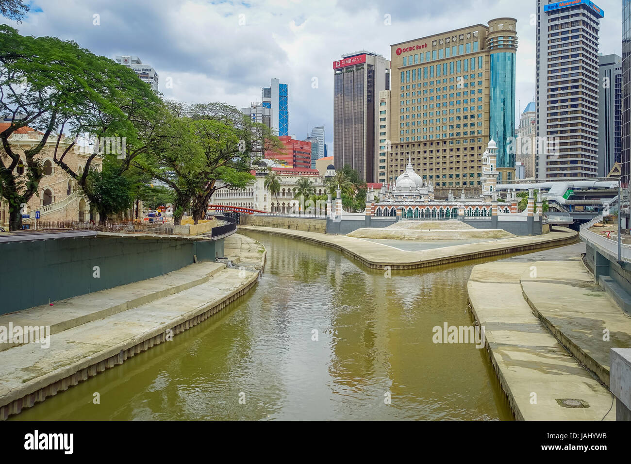 Kuala Lumpur, Malaisie - le 9 mars 2017 : Belle vue sur le centre de la ville avec l'Ethiopie et la rivière Gombak bifurcation. Banque D'Images