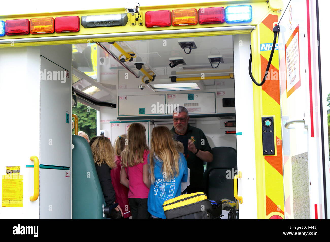 Beaulieu, Hampshire, UK - 29 mai 2017 : dans une ambulance sur les visiteurs de la 2017999 spectacle au National Motor Museum Banque D'Images