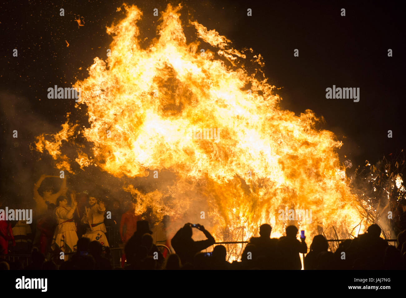 Des scènes de la 30e cérémonie annuelle de Beltane Fire Festival qui a lieu sur Calton Hill, à Édimbourg. En vedette : Fiery païens Où : Édinbourg, Royaume-Uni Quand : 30 Avr 2017 Crédit : Euan Cherry/WENN.com Banque D'Images