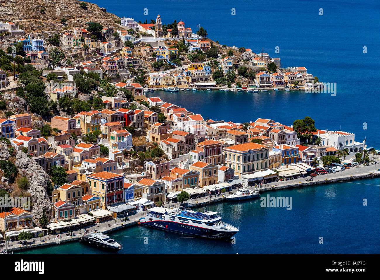 Maisons colorées, l'île de Symi, Dodécanèse, Grèce Banque D'Images