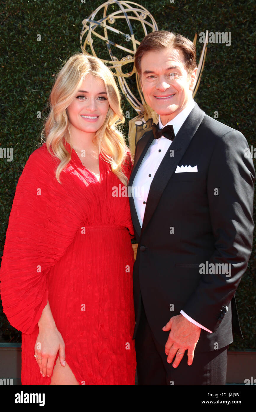 44e Journée Creative Arts Emmy Awards - Arrivals comprend : Daphne, Mehmet Oz Oz Où : Pasadena, California, United States Quand : 28 Avr 2017 Crédit : Nicky Nelson/WENN.com Banque D'Images