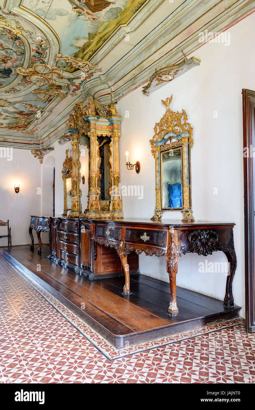 Intérieur de l'ancienne église baroque dans la ville historique d'Ouro Preto Banque D'Images