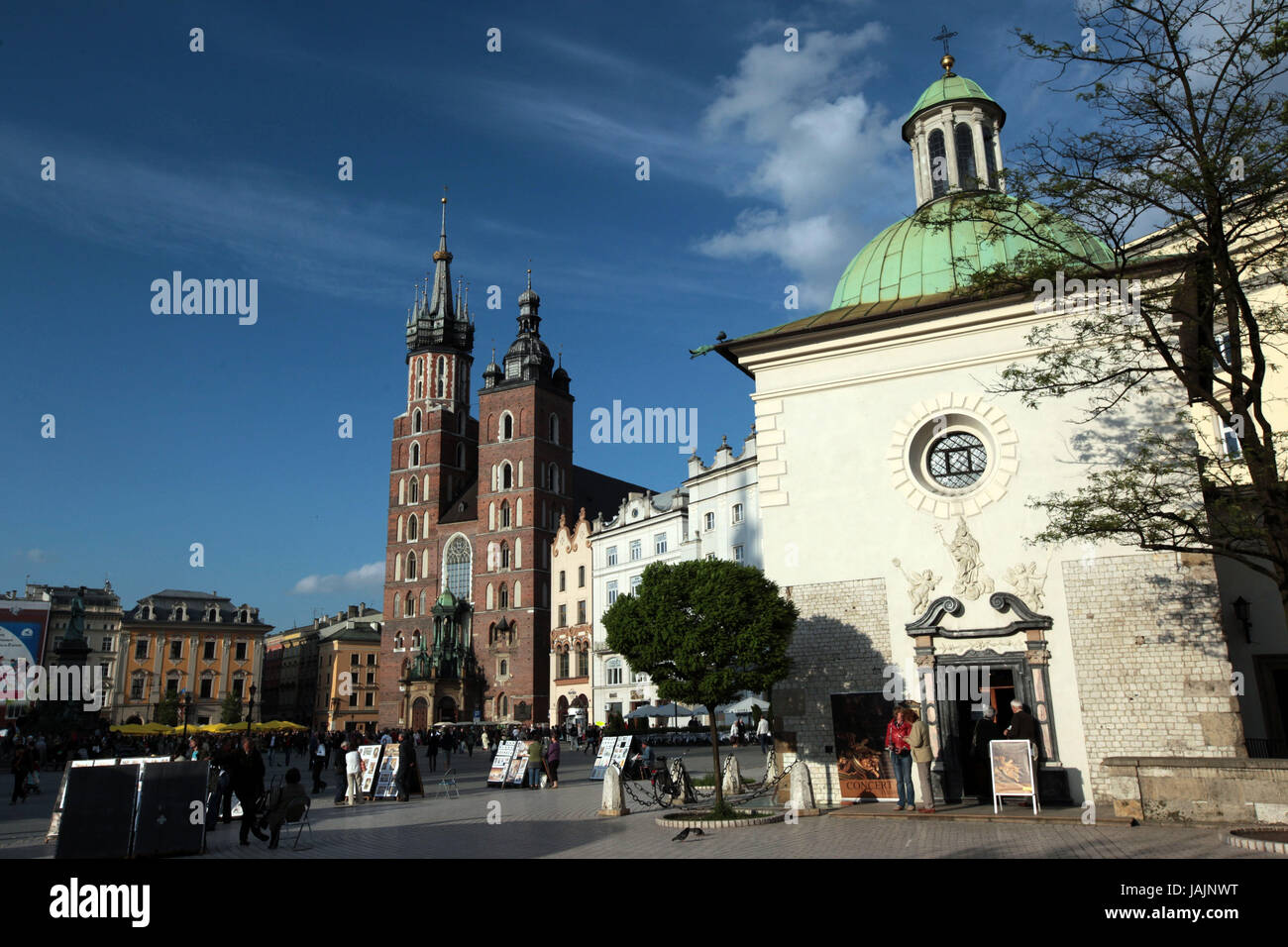 Cracovie,Pologne,petit,Pôle Rynek Glowny,carre,l'église Marien la vieille ville, la vie quotidienne, Banque D'Images