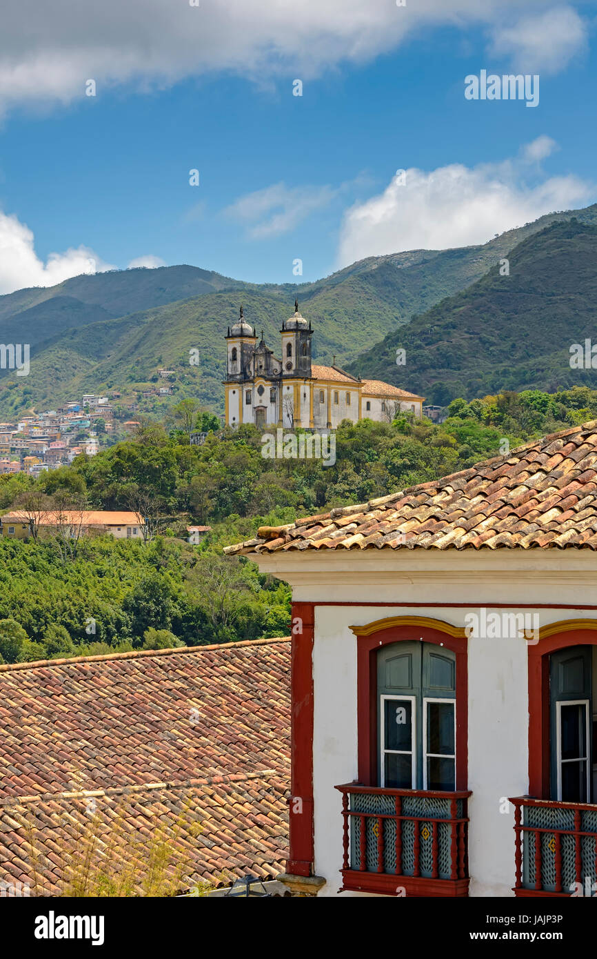 Vue sur l'église historique de San Francisco de Paula dans l'ancienne ville d'Ouro Preto Banque D'Images