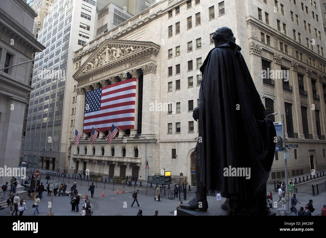 Les USA,Nord,New York, Manhattan, Wall Street,statue de George Washington au premier plan, Banque D'Images