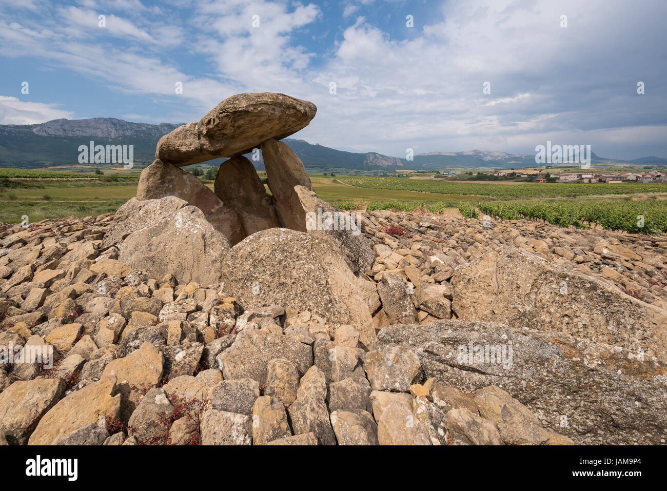 Chabola Dolmen mégalithique de la Hechicera, à La Guardia, Pays Basque, Espagne. Banque D'Images