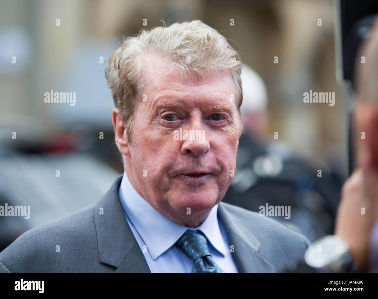 Acteur,chanteur,danseur et chorégraphe Michael Crawford arrive à l'abbaye de Westminster pour le service d'action de grâces en mémoire de Ronnie Corbett Banque D'Images