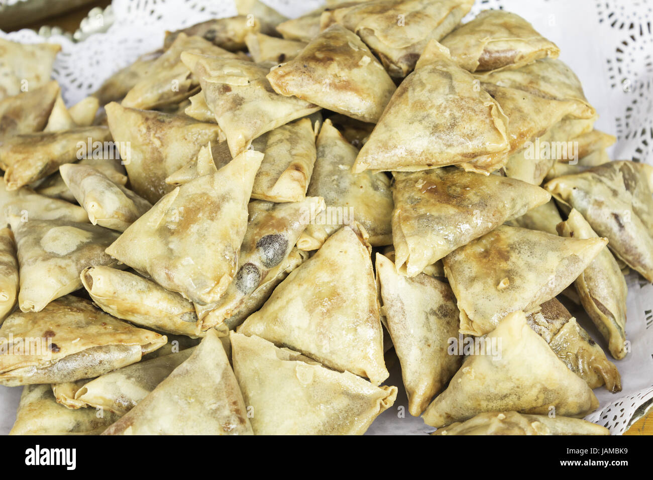 Douceurs sucrées marocain et du marché des aliments frits Banque D'Images