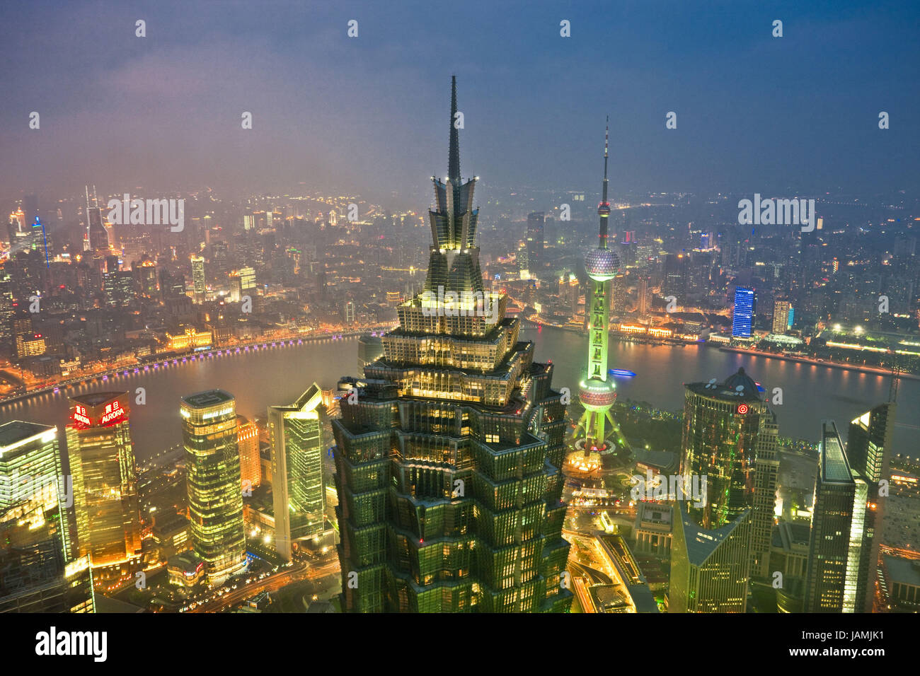 Chine,Shanghai,,gratte-ciel tour Jin Mao,flux Huangpu,nuit, Banque D'Images