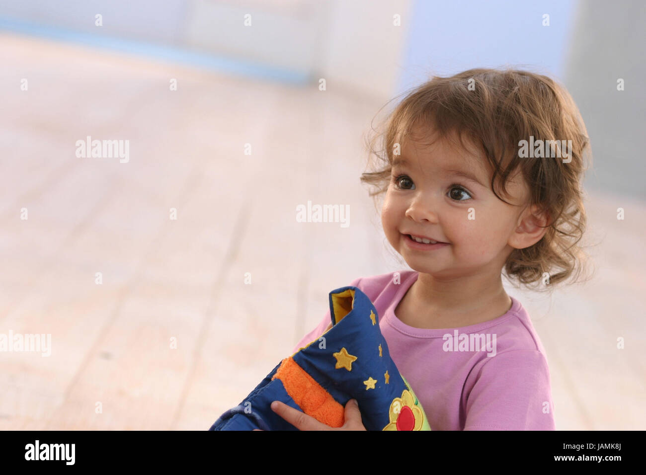 Enfant fille,sourire,livre,fond,portrait, Banque D'Images