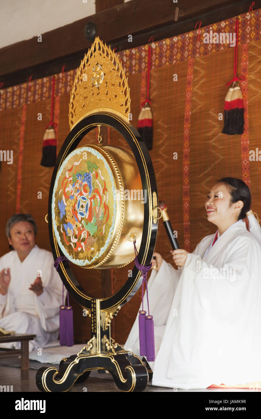 Japon Kyoto,Kitano Temmangu,culte,femme,tambour, Banque D'Images