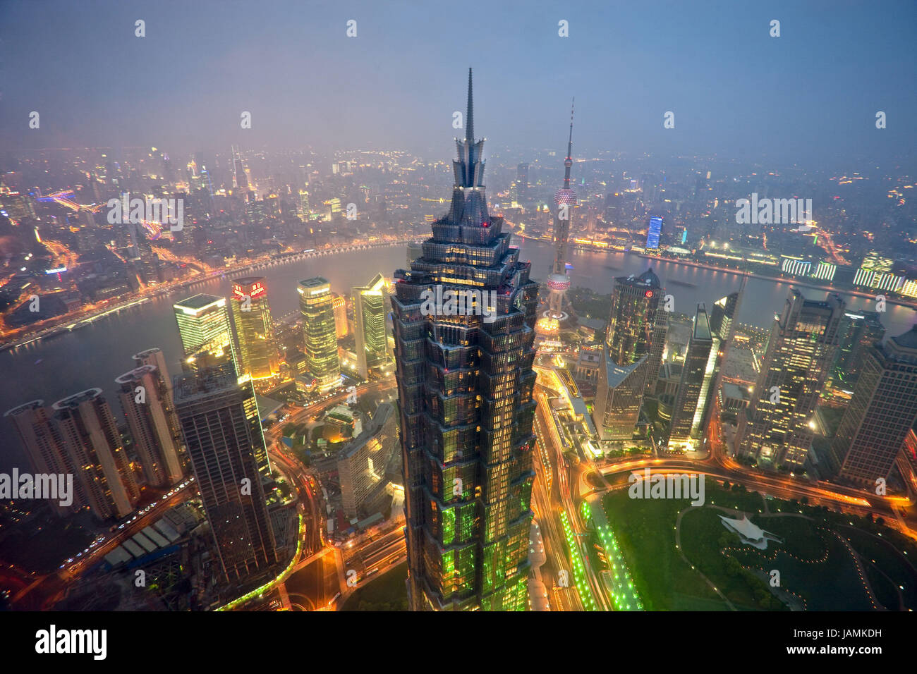 Chine,Shanghai,,gratte-ciel tour Jin Mao,flux Huangpu,nuit, Banque D'Images