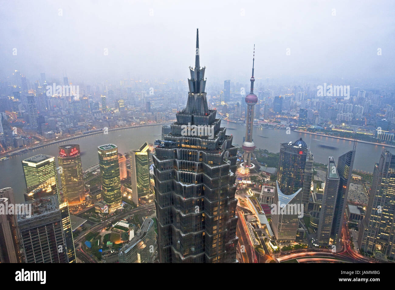 Chine,Shanghai,,gratte-ciel tour Jin Mao,flux Huangpu,crépuscule, Banque D'Images