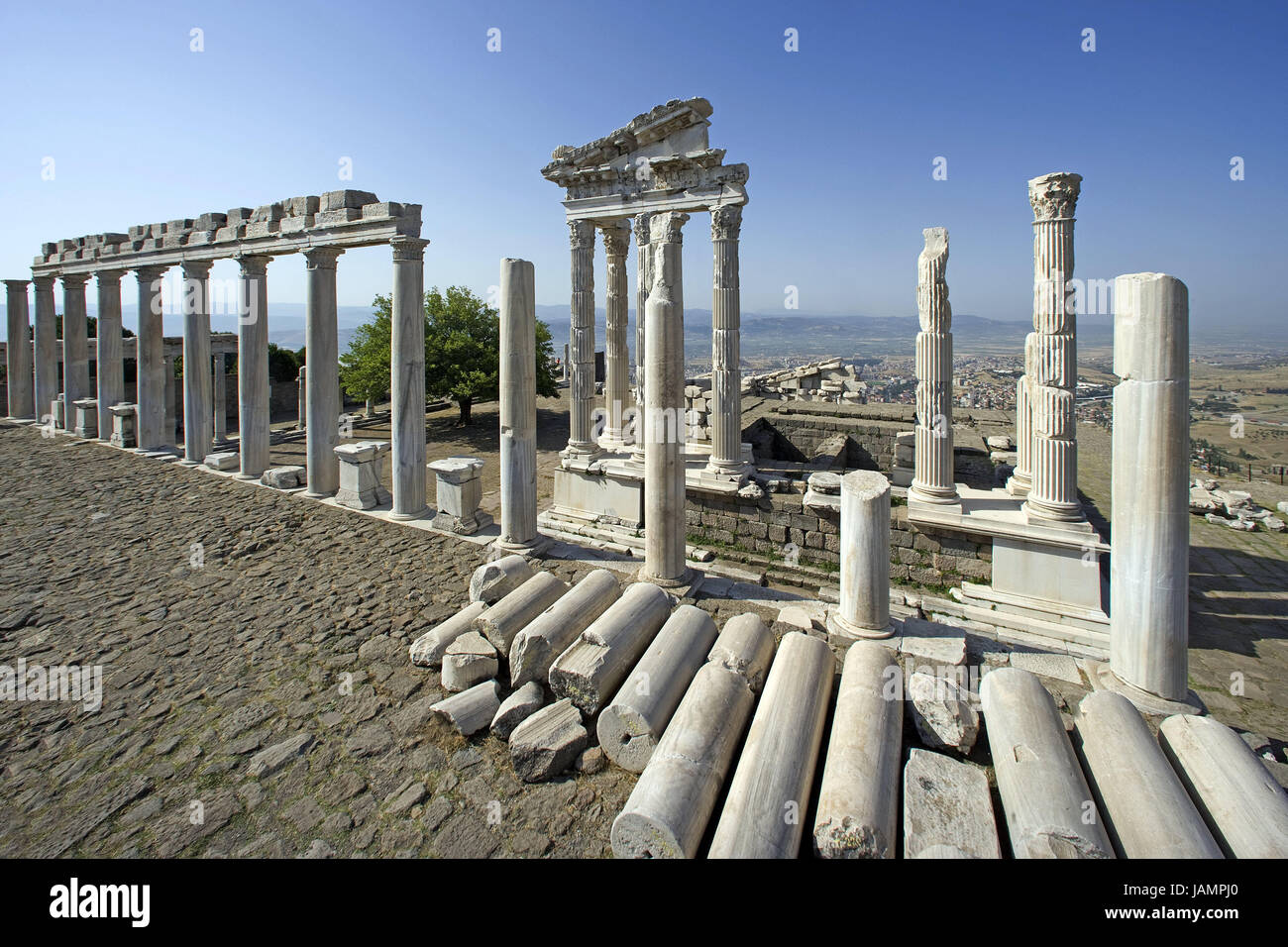 La montagne,Turquie,ama,site,Acropole ruine temple de Trajan, bibliothèque, reste,destination,temple,Pergamon,ruine ruine,piliers,meubles,historiquement,architecture,architecture,art,Culture,endroit d'intérêt,tourisme,détruit,hors,déserté,temple, Trajan, Banque D'Images