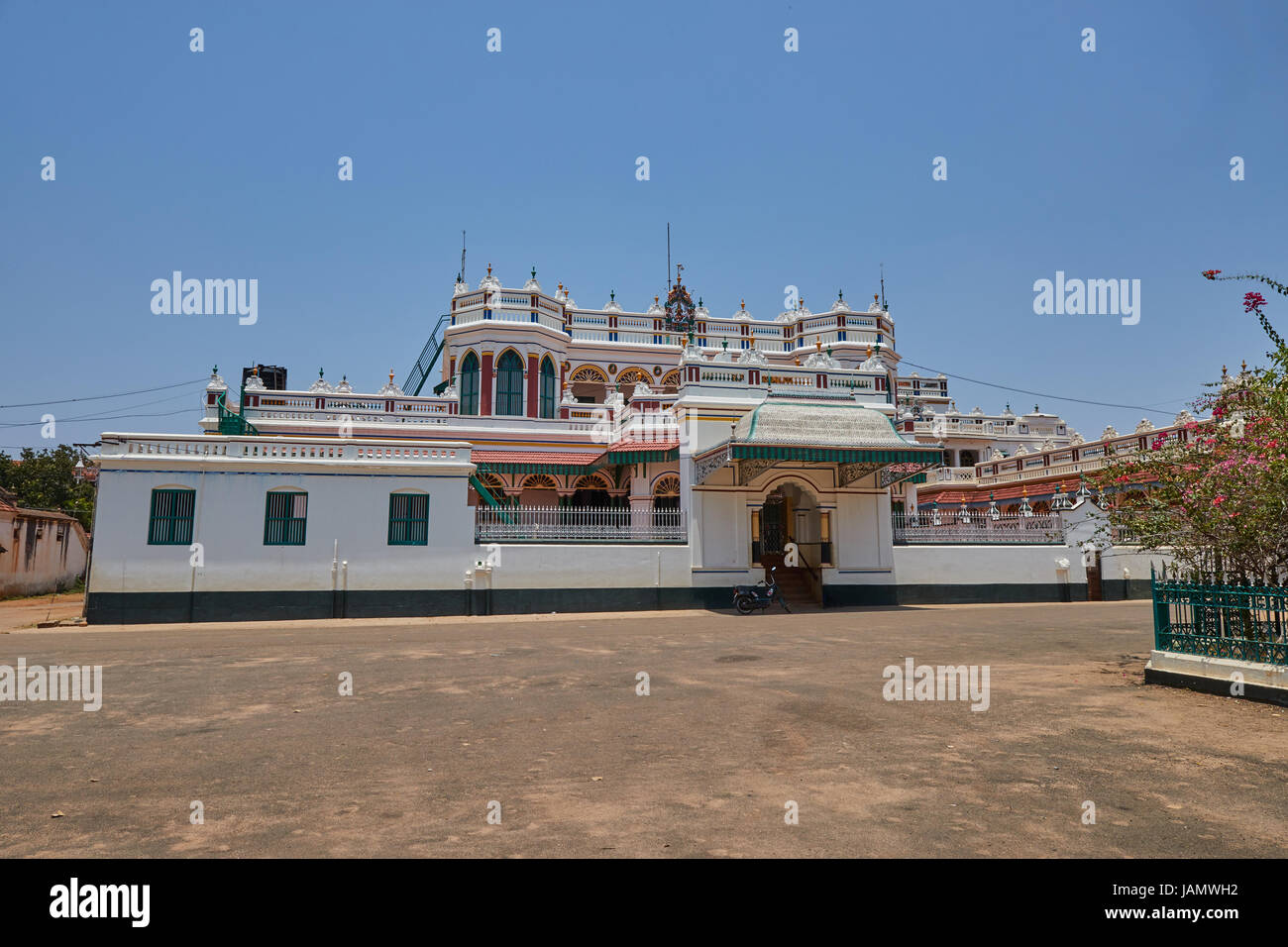 Façade du Chettinad palace également appelé raja's Palace, village de Karaikudi également appelé Kanadukathan, Etat du Tamil Nadu, Iindia Banque D'Images