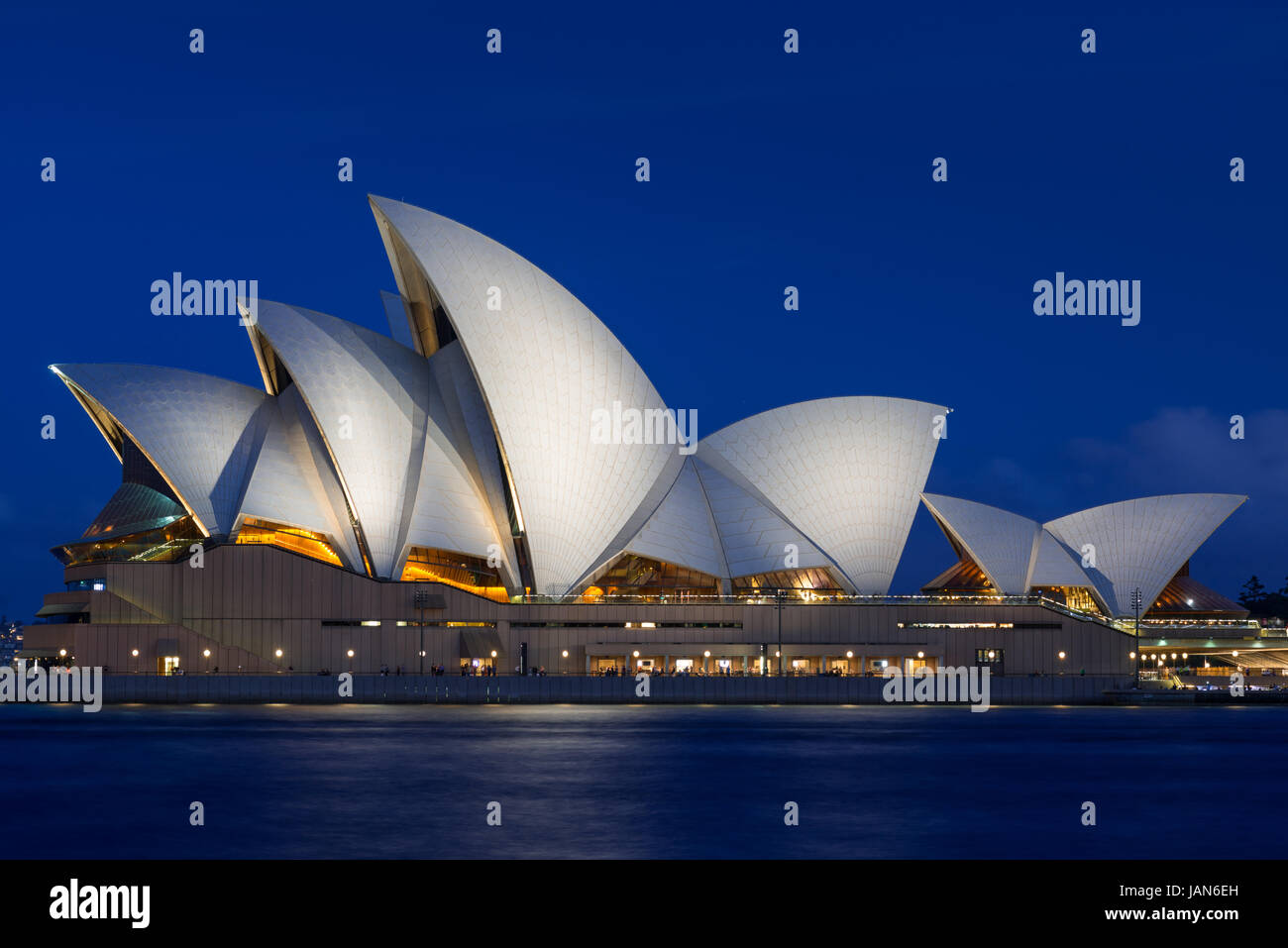 Emblématique Opéra de Sydney, vue de côté. Nouvelle Galles du Sud, Australie. Banque D'Images