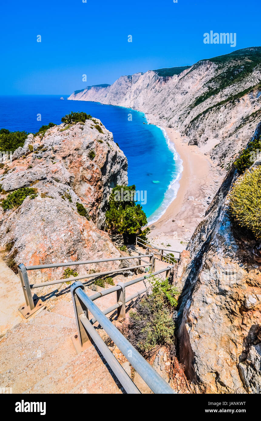 Fameuse Platia Ammos Beach sur l'île de Céphalonie, Grèce. La plage a été touchée par le tremblement de terre au printemps de 2014 et il est très difficile d'aller sur la plage. Banque D'Images