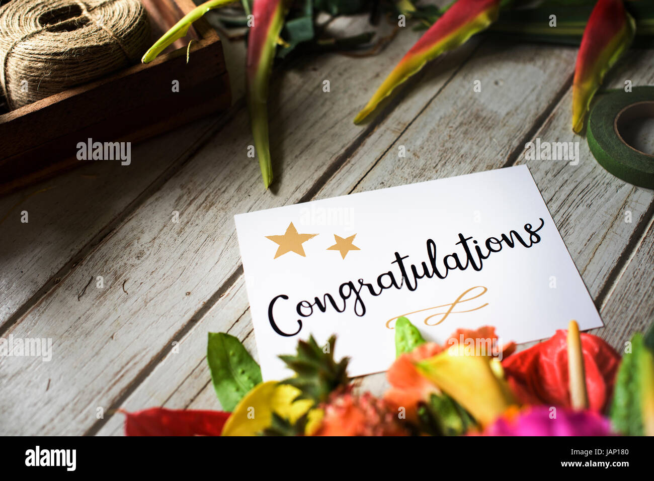 Carte de félicitations avec bouquet de fleurs Photo Stock - Alamy