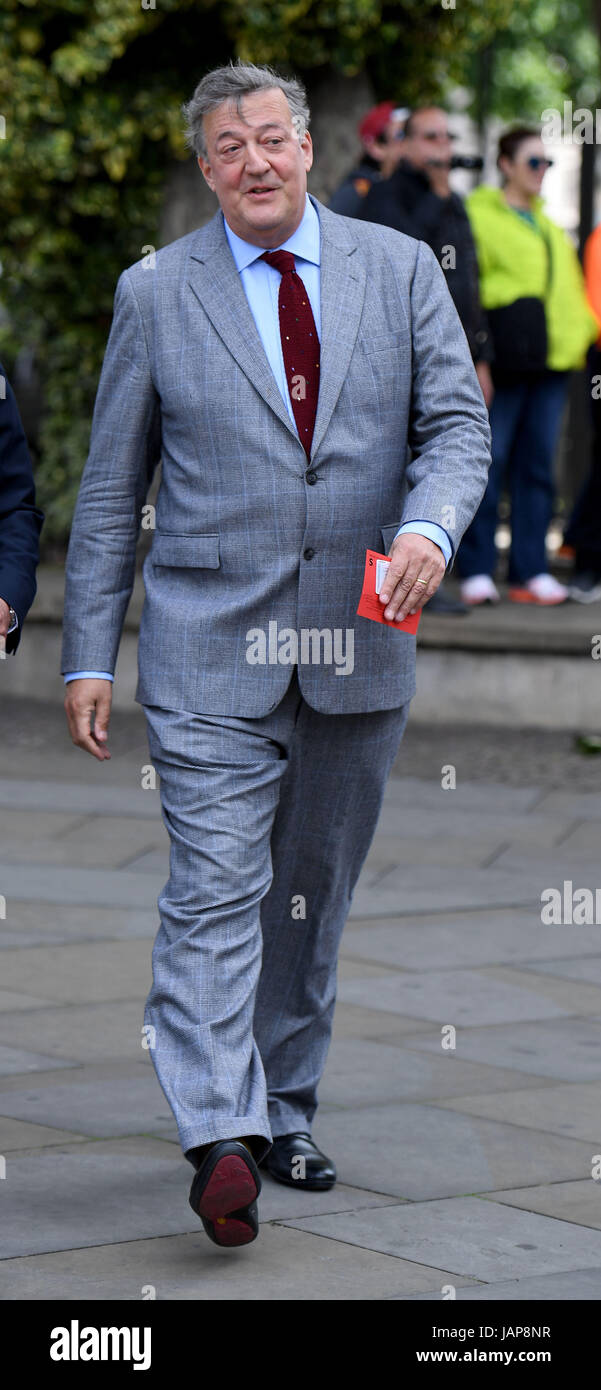 Londres, Royaume-Uni. Jun 7, 2017. Stephen Fryat le Service d'action de grâce pour la vie et l'œuvre de Ronnie Corbett, à l'abbaye de Westminster, Londres. Finnbarr Crédit : Webster/Alamy Live News Banque D'Images