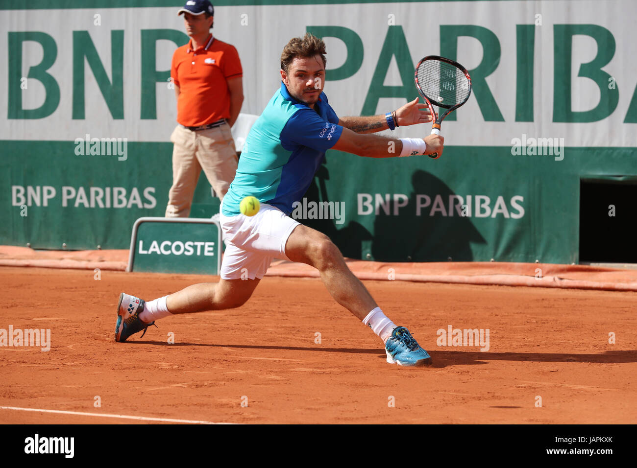 Paris, France. 7 juin, 2017. Le joueur de tennis suisse Stan Wawrinka est en action au cours de sa correspondance dans le 1/4 finale de l'ATP Open de France à Roland Garros vs joueur de tennis croate Marin Cilic le Juin 7, 2017 in Paris, France. Credit : YAN LERVAL/AFLO/Alamy Live News Banque D'Images