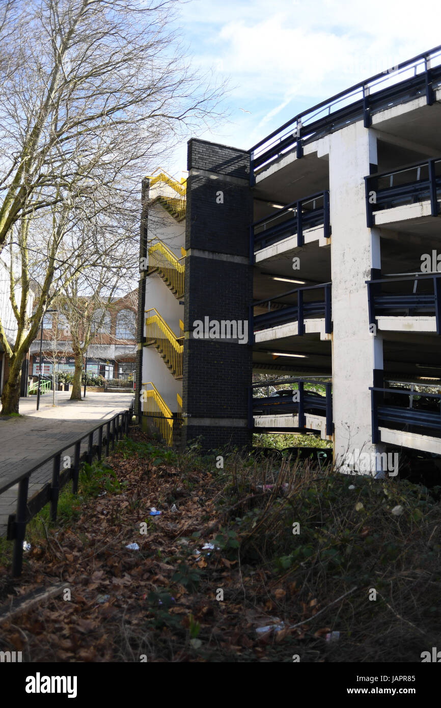 Southampton NCP montrant plusieurs étages escalier jaune Banque D'Images