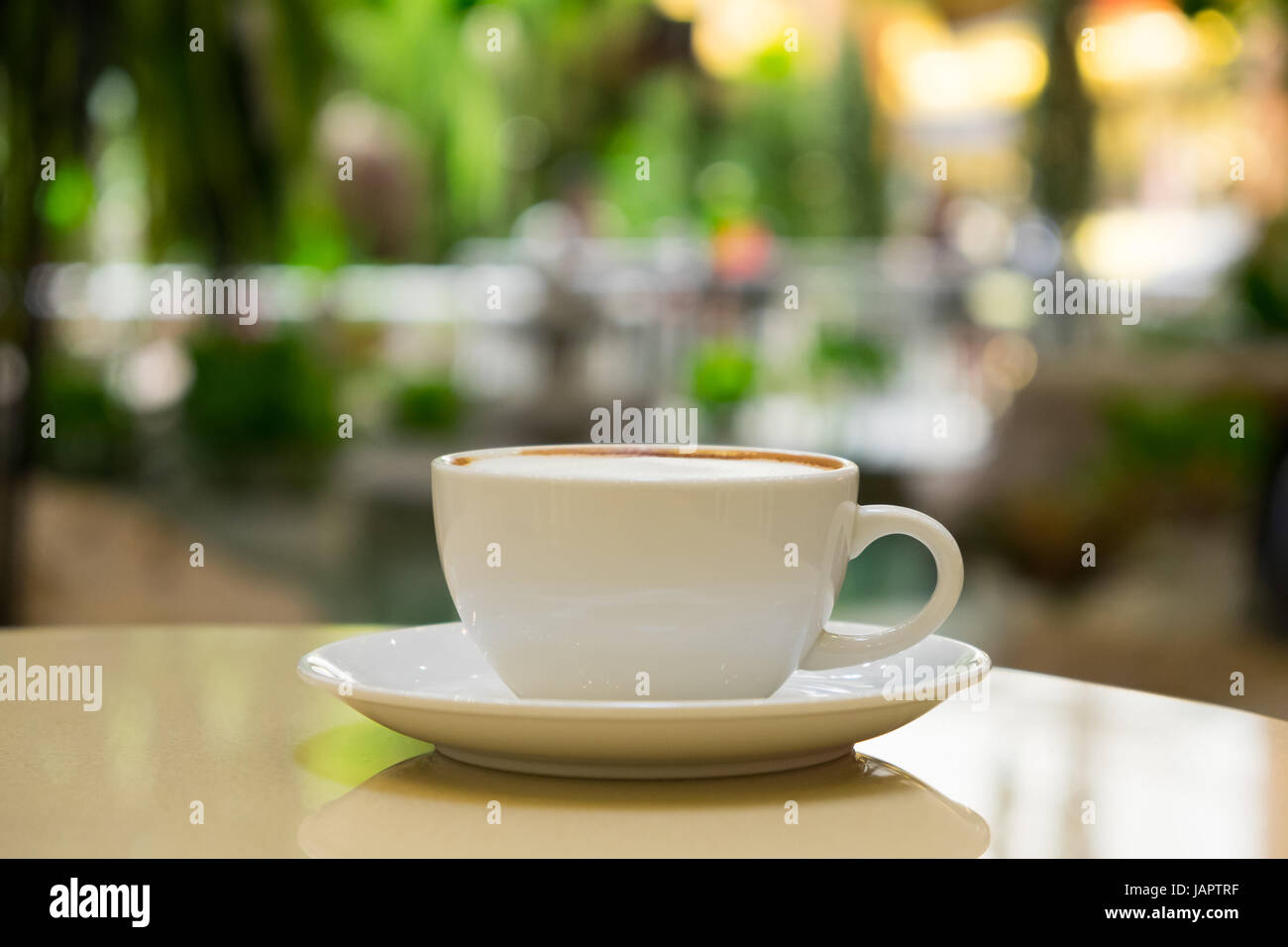 Tasse de café sur la table Banque D'Images