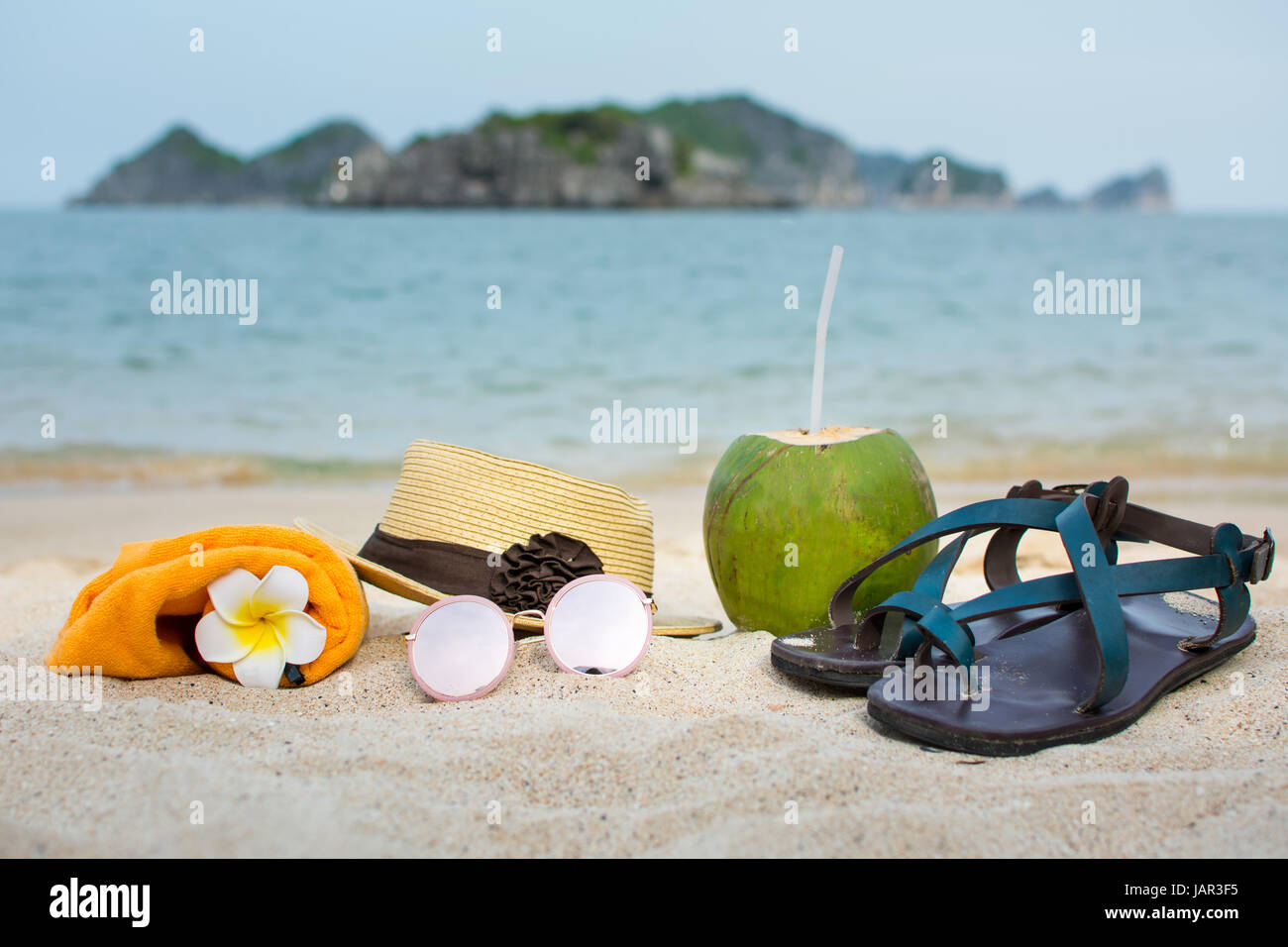 Accessoires d'été pour une belle journée à la plage Banque D'Images